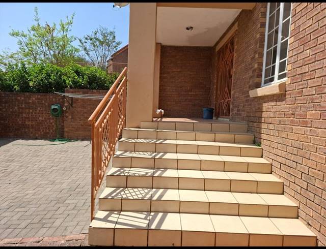 2 BEDROOM PROPERTY TO RENT IN MOOIKLOOF RIDGE ESTATE